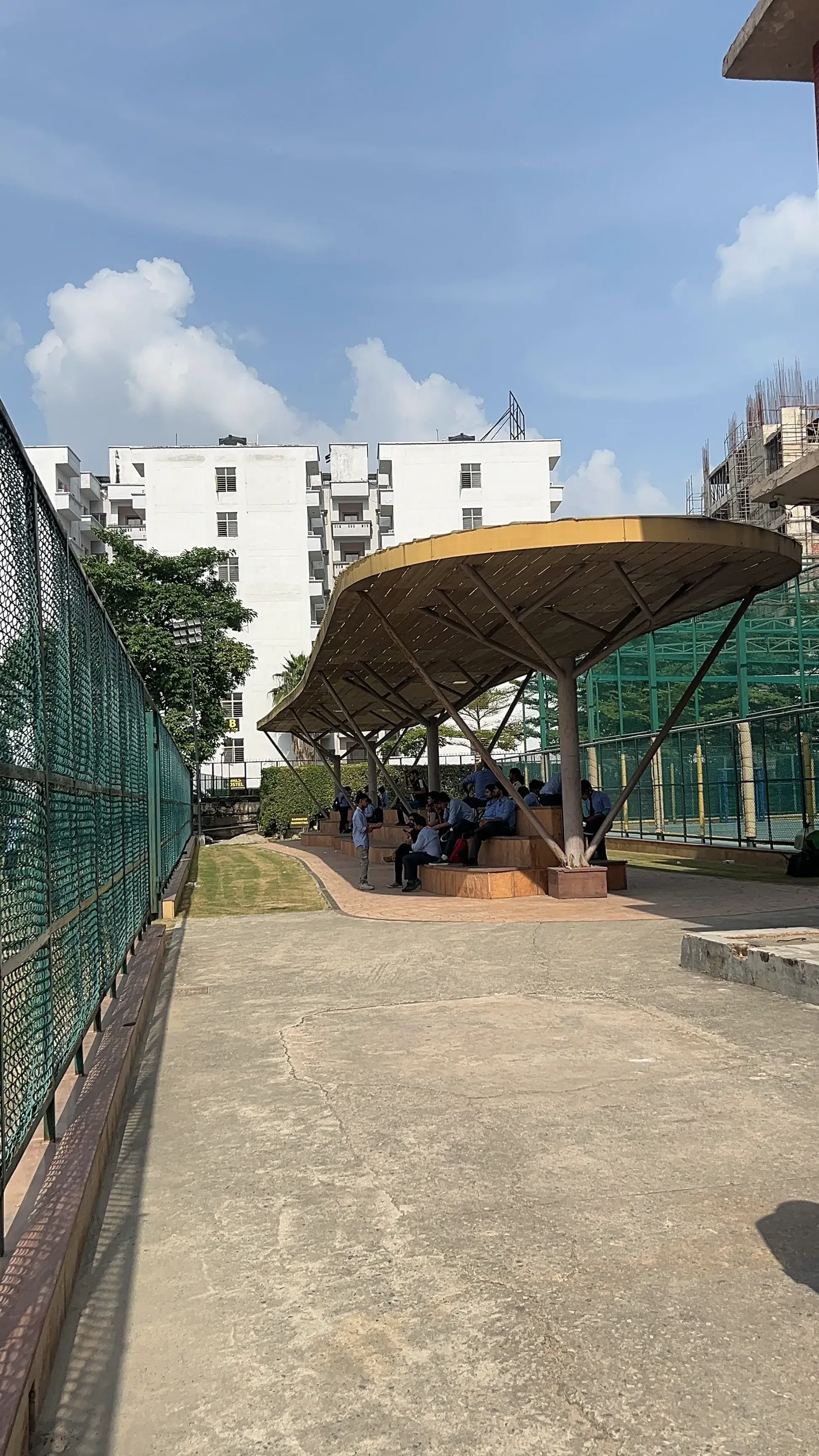 GL Bajaj Outdoor photo 1